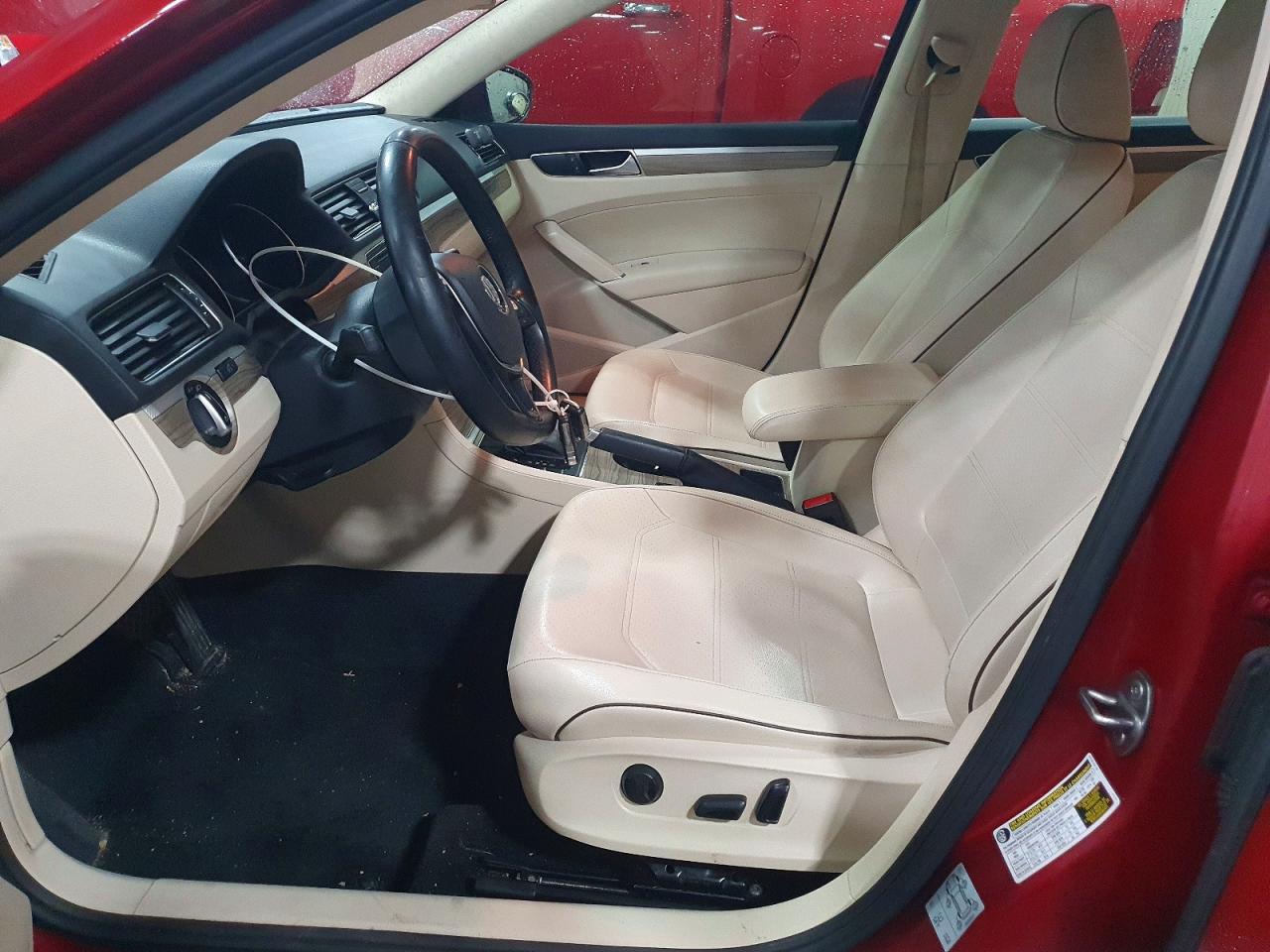 2018 VOLKSWAGEN PASSAT SE photo 7