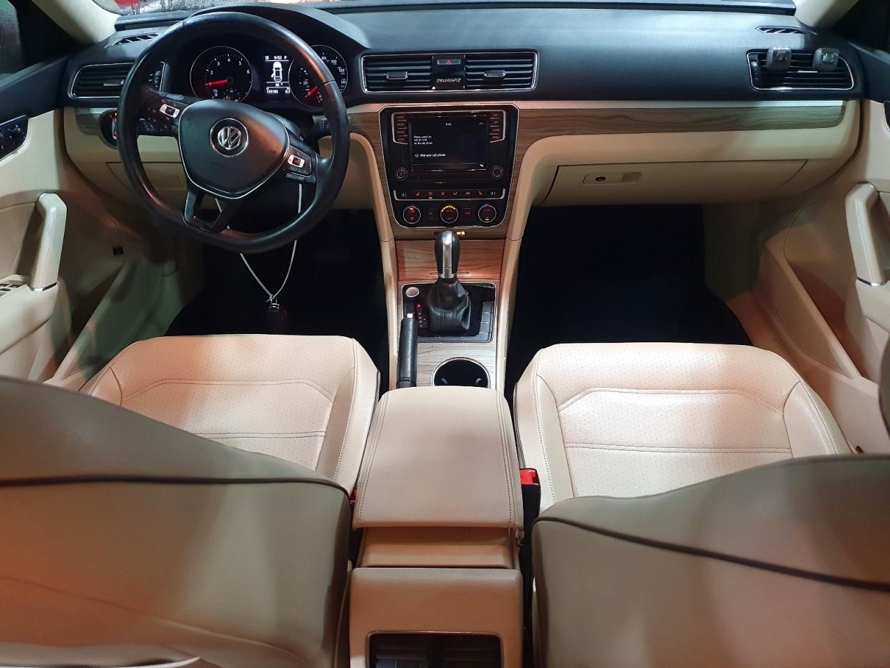 2018 VOLKSWAGEN PASSAT SE photo 8