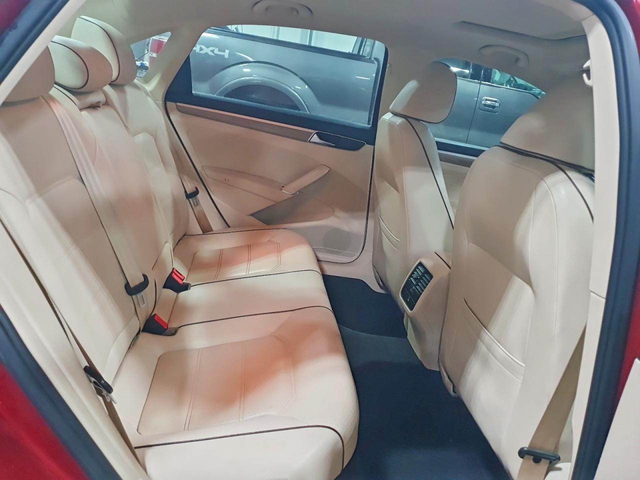 2018 VOLKSWAGEN PASSAT SE photo 10