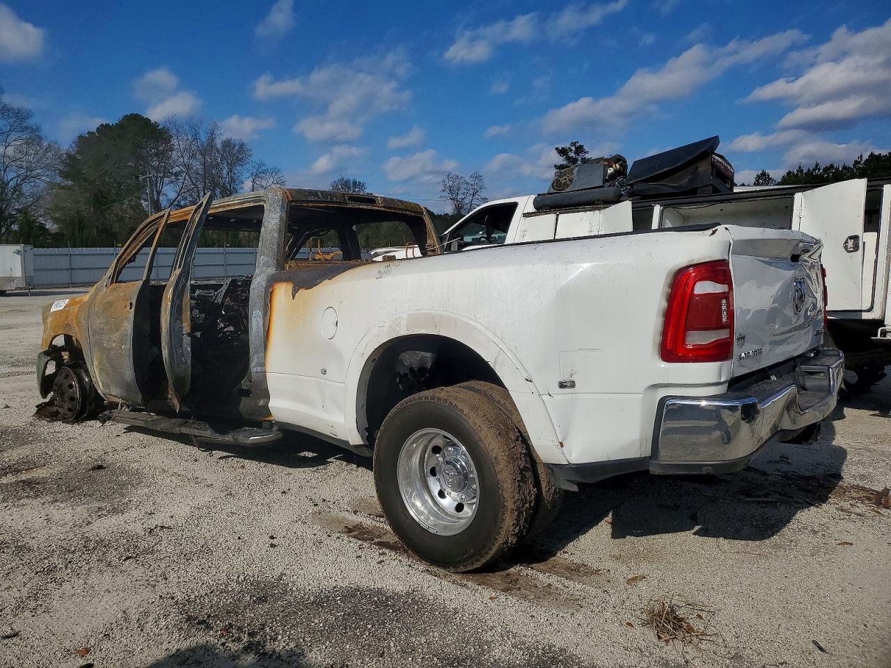 2022 RAM 3500 LARAMIE photo 3
