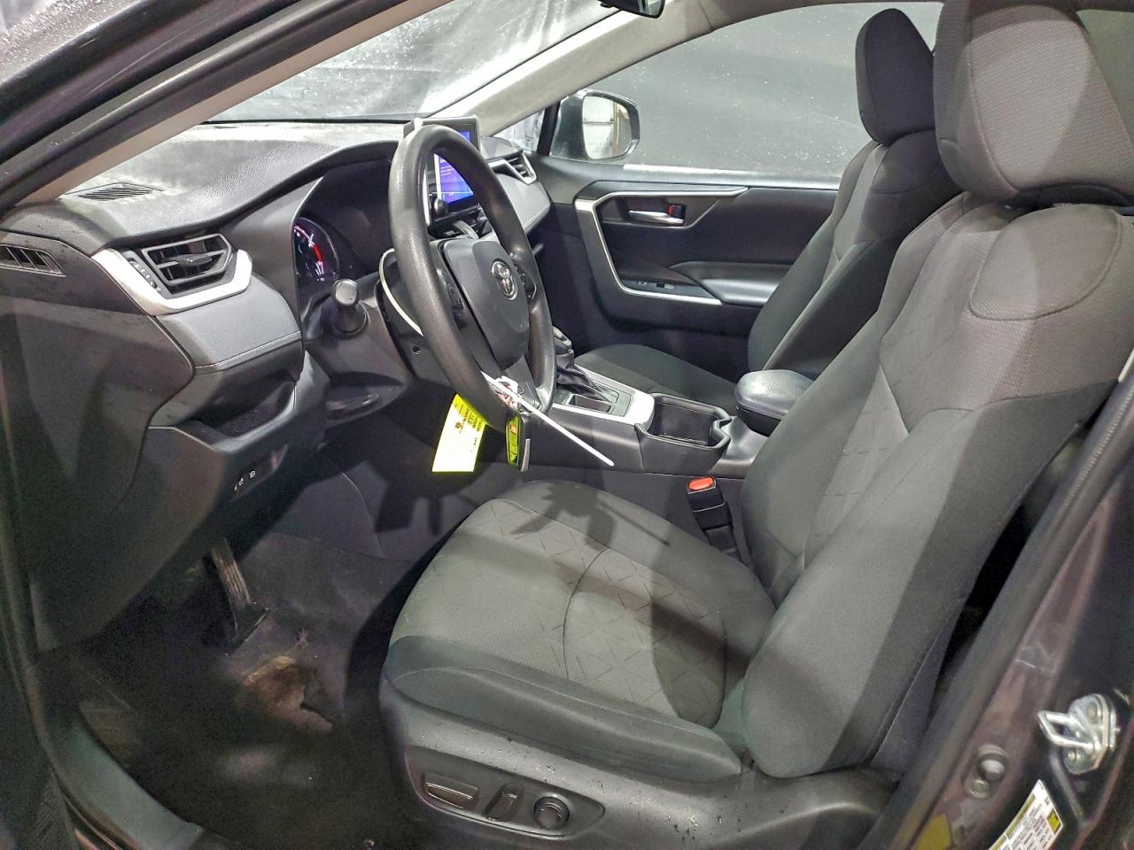 2024 TOYOTA RAV4 XLE photo 7