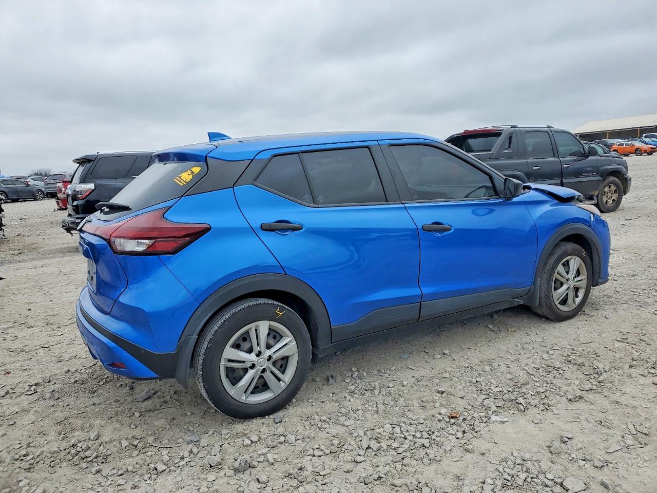 2021 NISSAN KICKS S photo 3