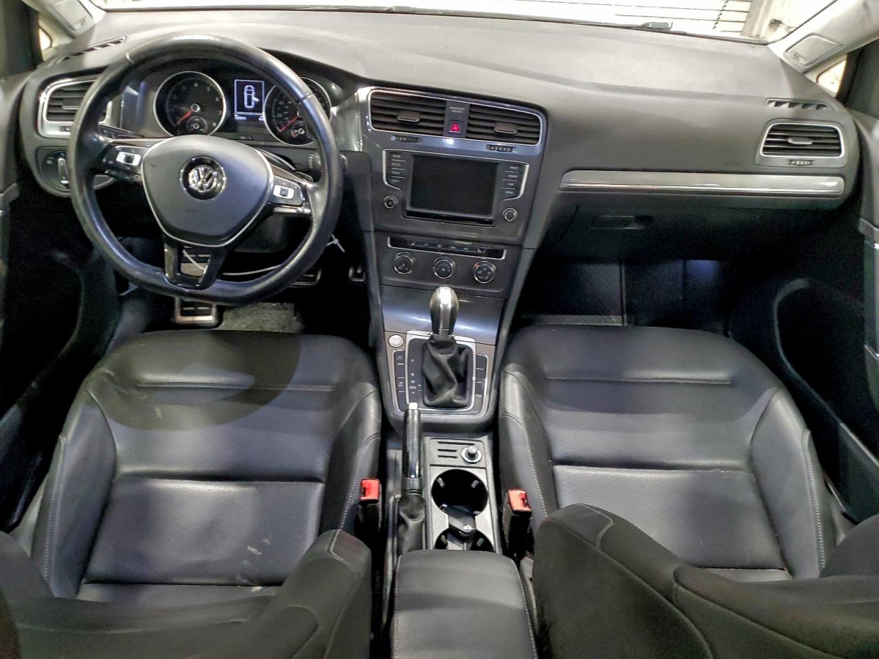 2017 VOLKSWAGEN GOLF ALLTRACK S photo 8