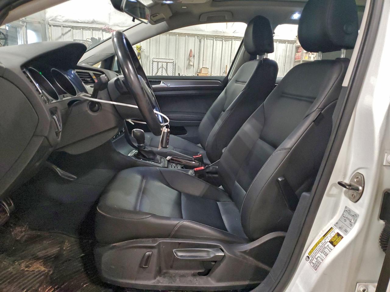 2017 VOLKSWAGEN GOLF ALLTRACK S photo 7
