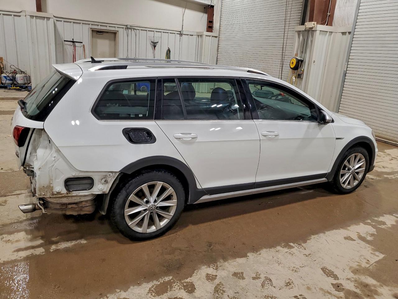 2017 VOLKSWAGEN GOLF ALLTRACK S photo 3