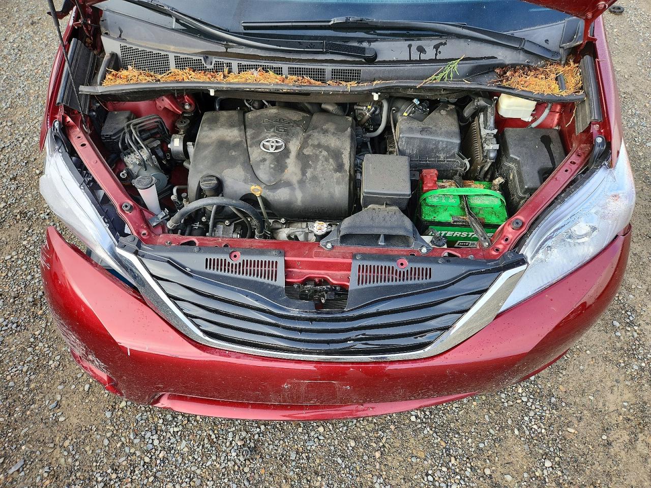 2017 TOYOTA SIENNA LE photo 12
