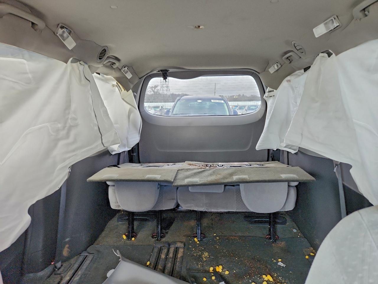 2017 TOYOTA SIENNA LE photo 10