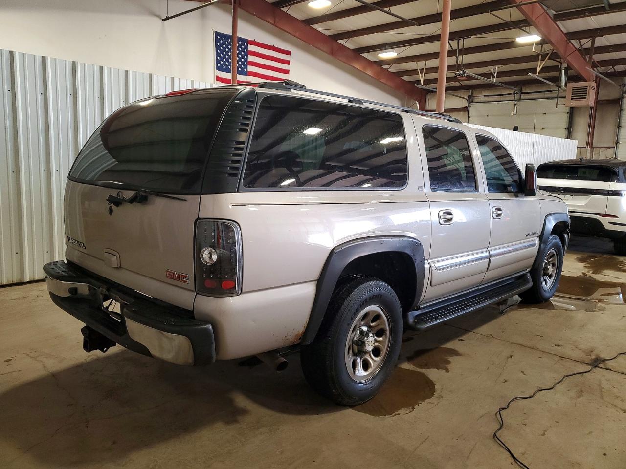 2004 GMC YUKON XL K1500 photo 3