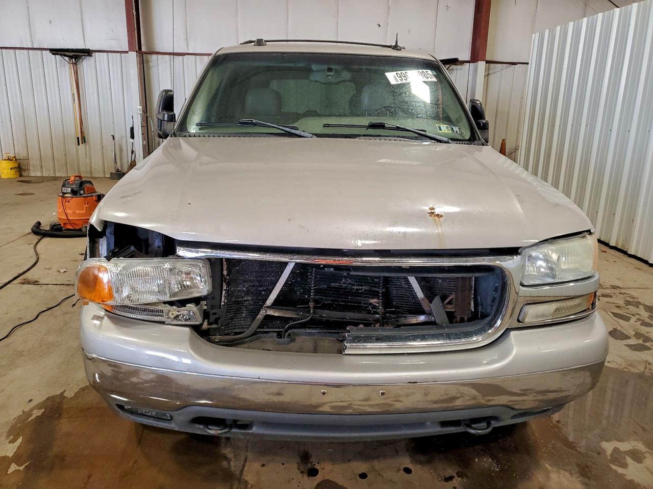 2004 GMC YUKON XL K1500 photo 5