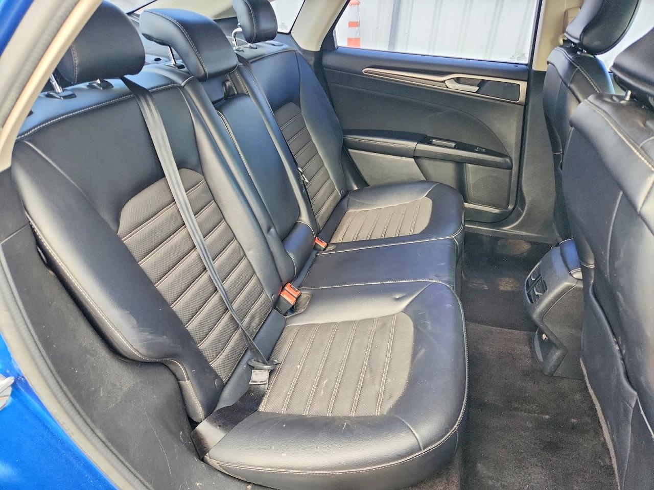 2017 FORD FUSION SE photo 28
