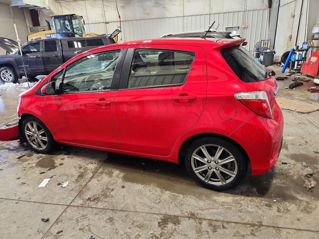 2014 TOYOTA YARIS photo 2