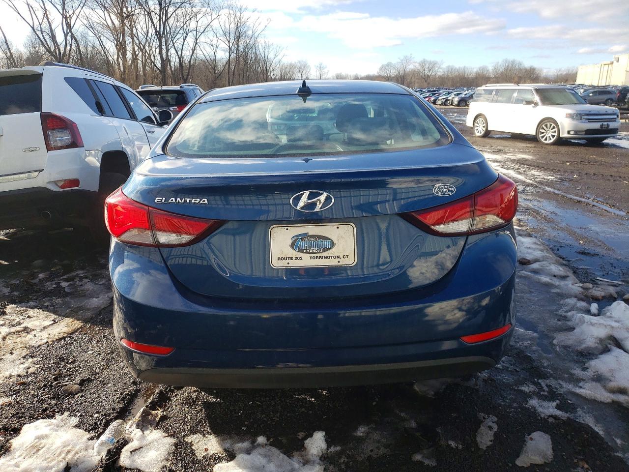 2016 HYUNDAI ELANTRA SE photo 6