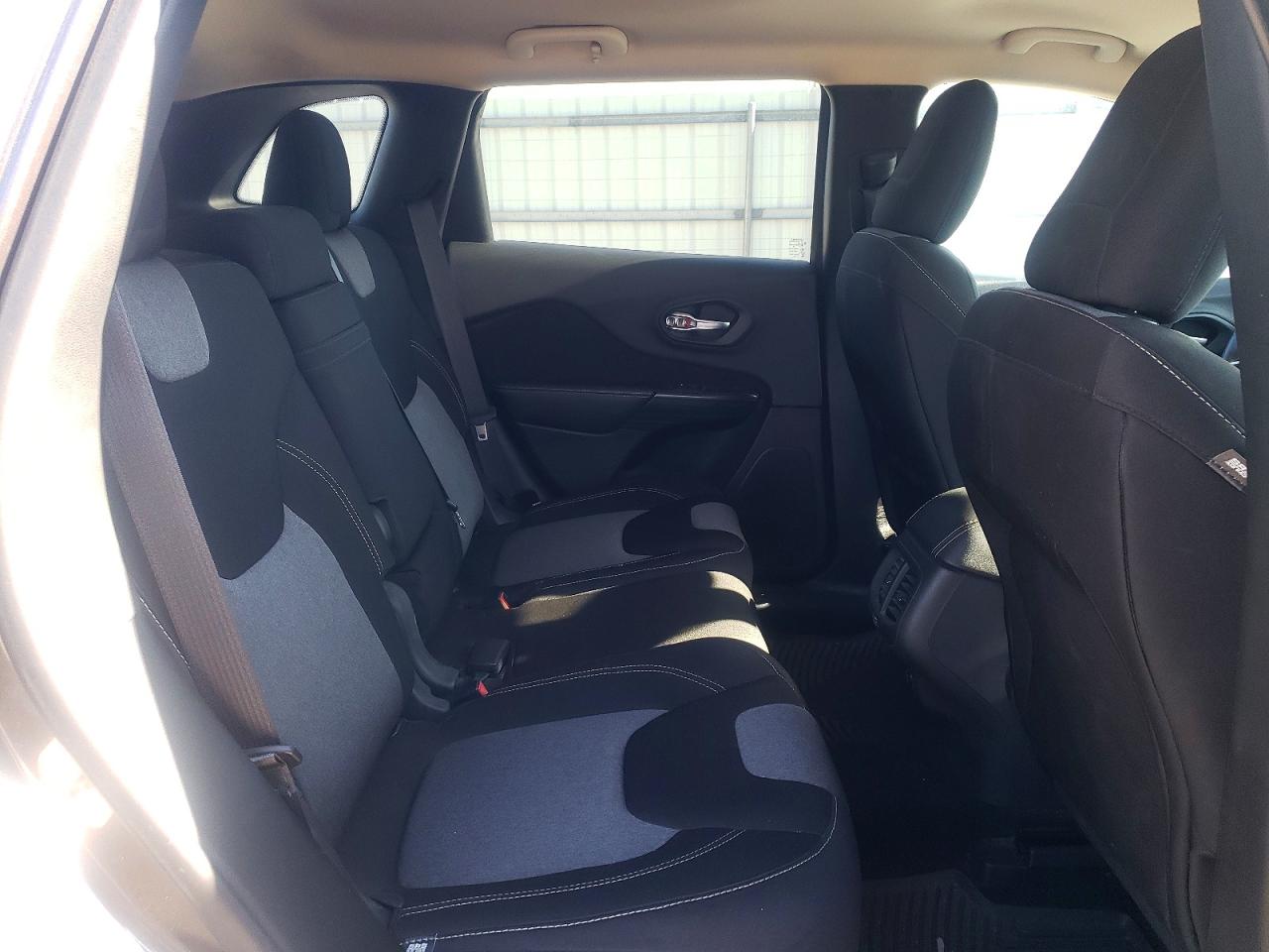 2014 JEEP CHEROKEE LATITUDE photo 11