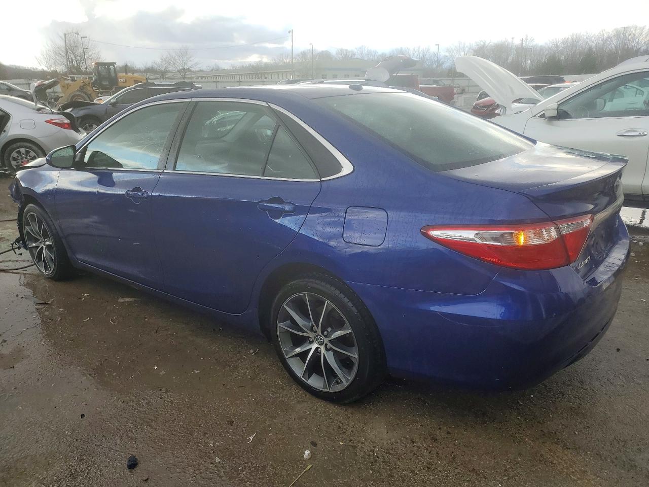 2015 TOYOTA CAMRY XSE photo 2
