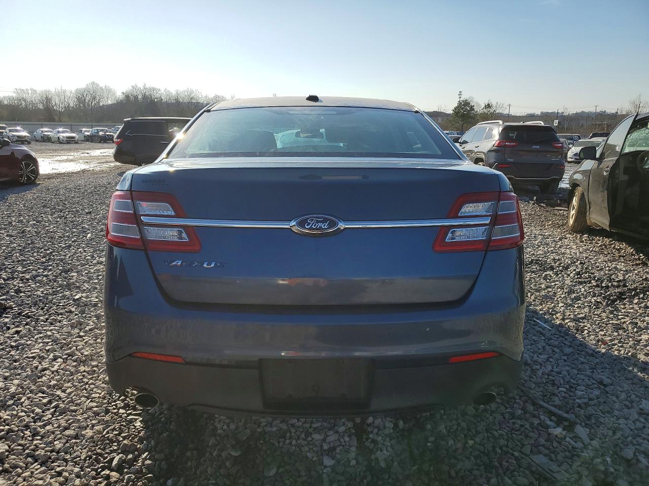 2018 FORD TAURUS SE photo 11
