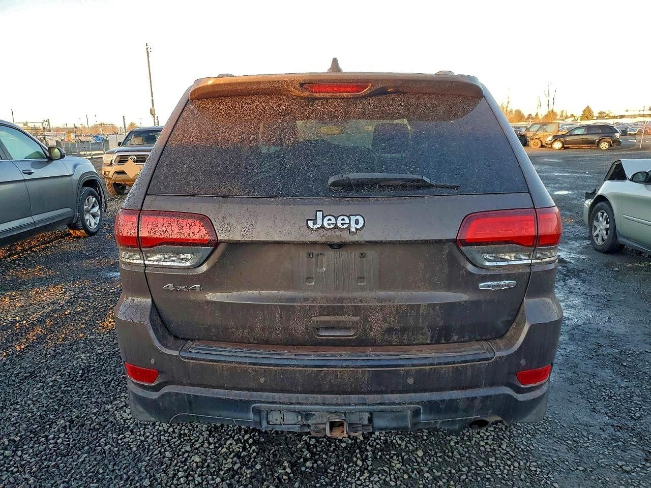 2020 JEEP GRAND CHEROKEE LAREDO photo 6