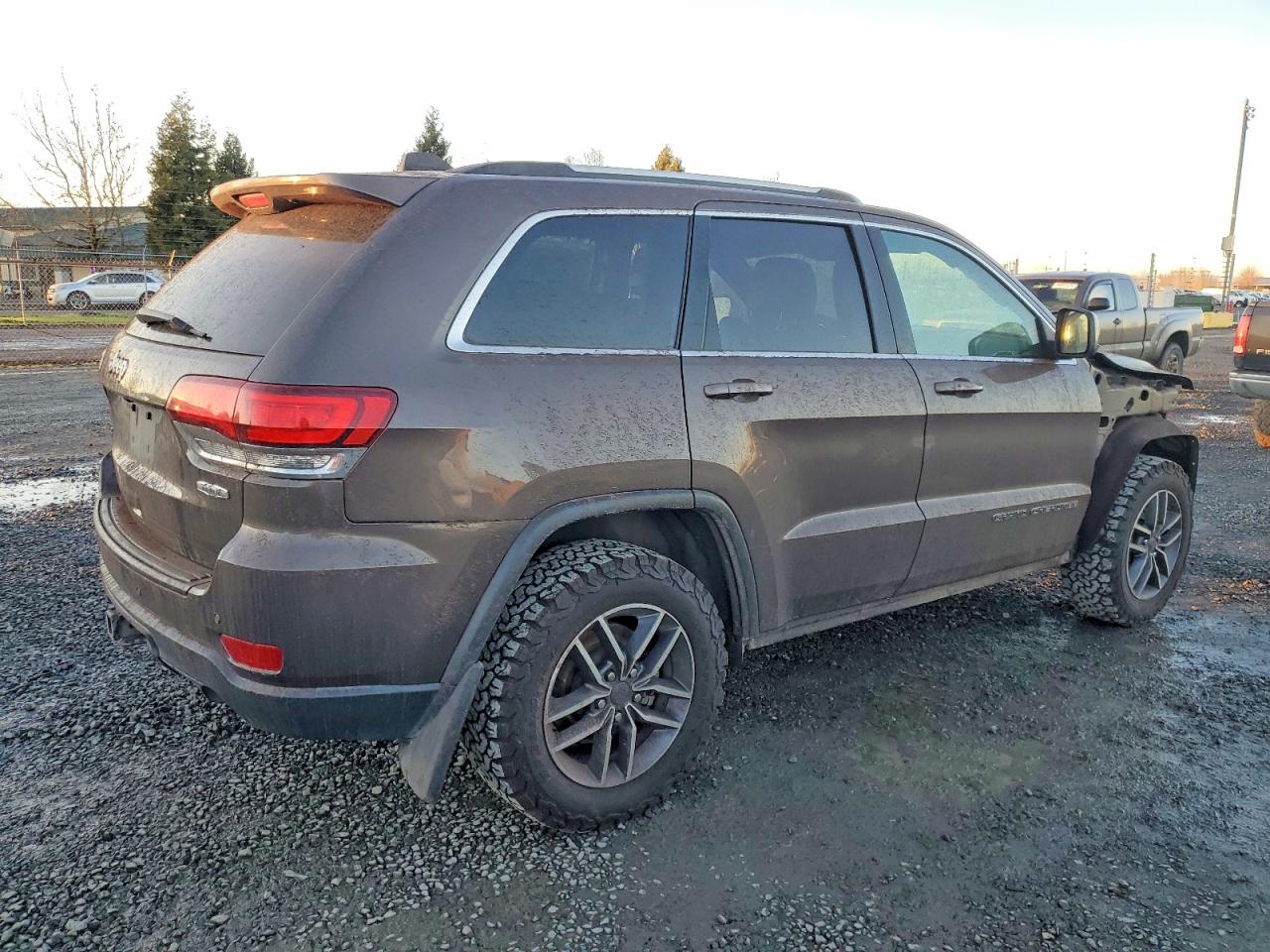 2020 JEEP GRAND CHEROKEE LAREDO photo 3