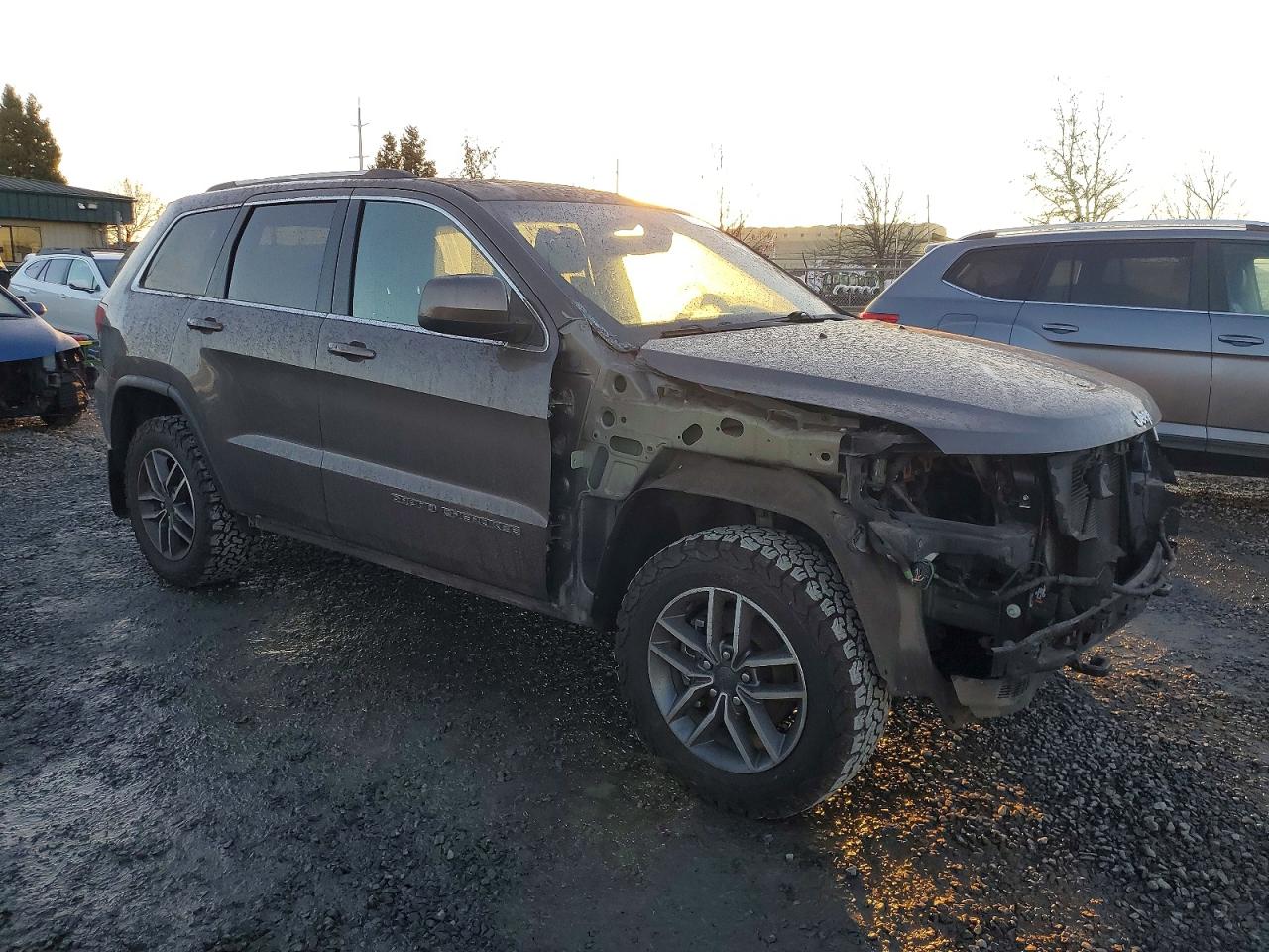 2020 JEEP GRAND CHEROKEE LAREDO photo 4