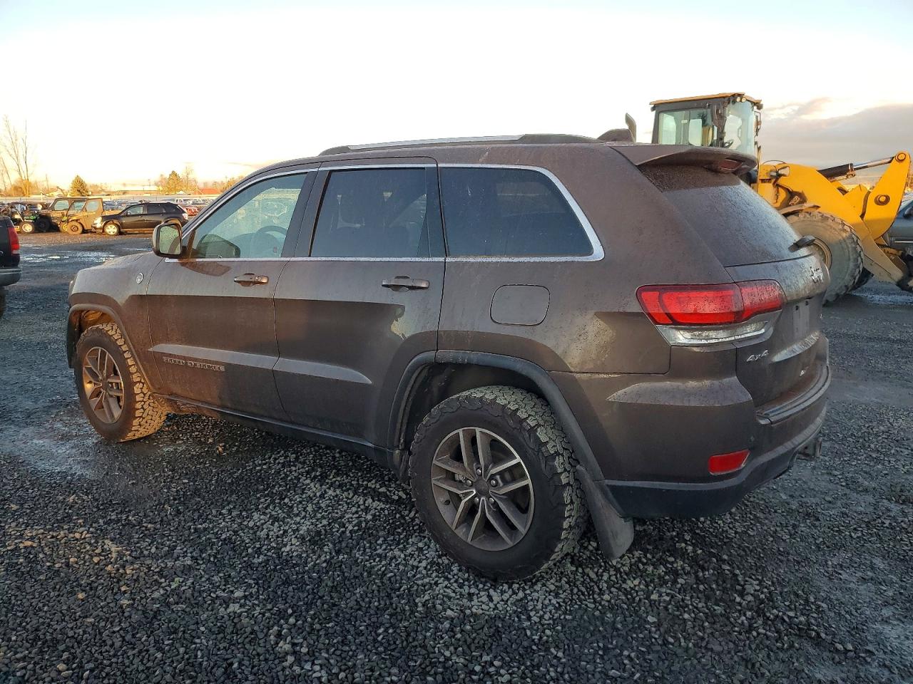 2020 JEEP GRAND CHEROKEE LAREDO photo 2
