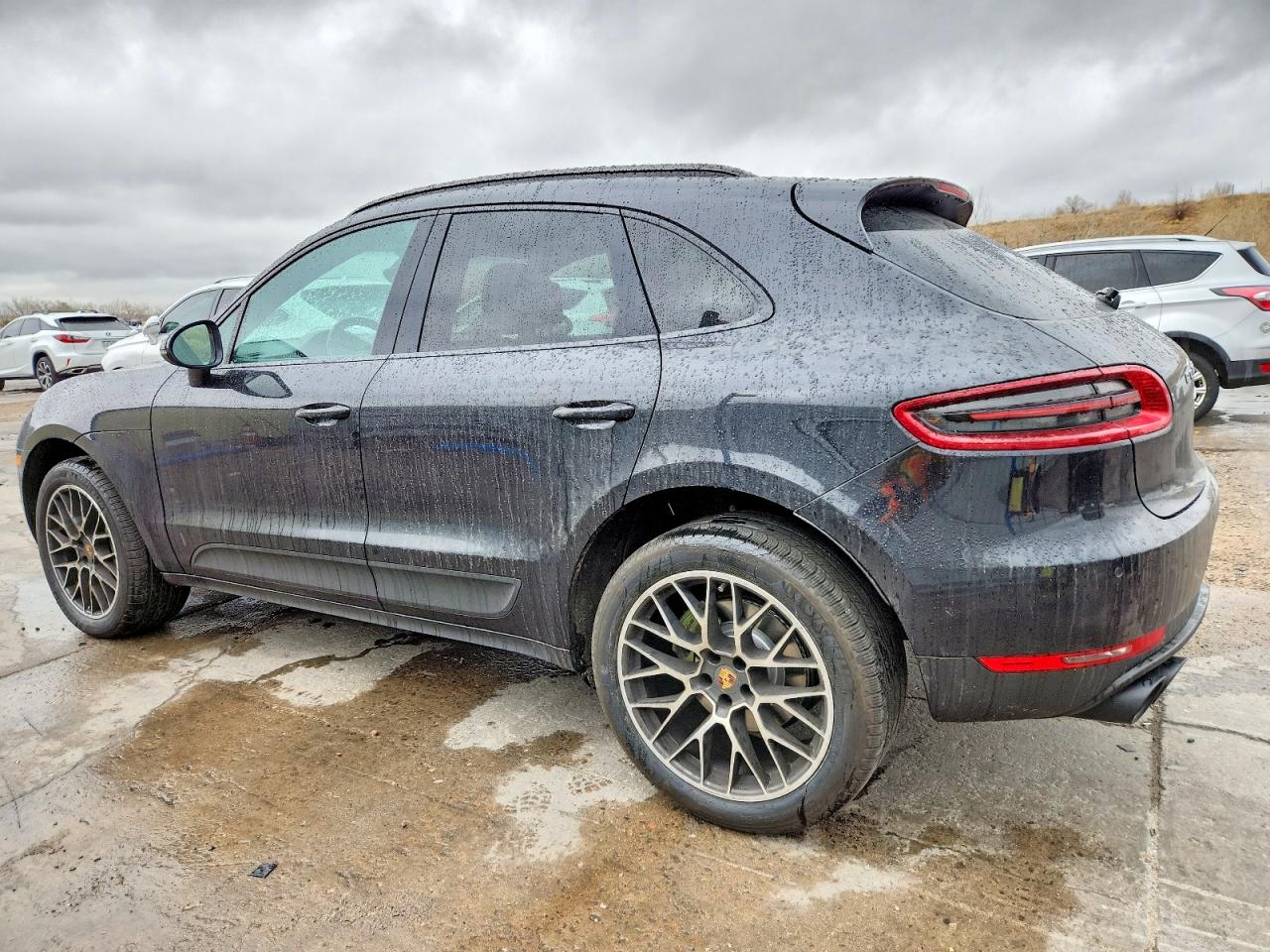 2015 PORSCHE MACAN S photo 2