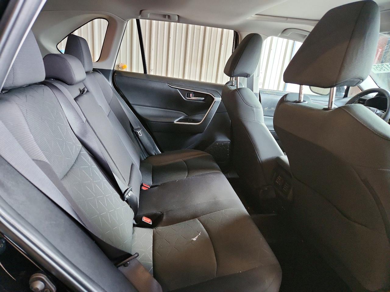 2024 TOYOTA RAV4 XLE photo 21