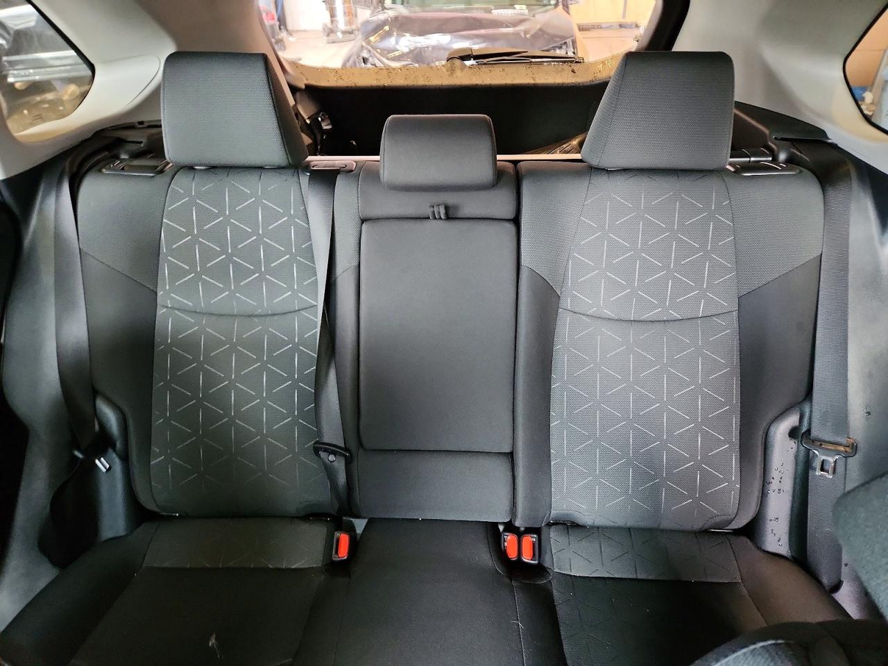 2024 TOYOTA RAV4 XLE photo 19