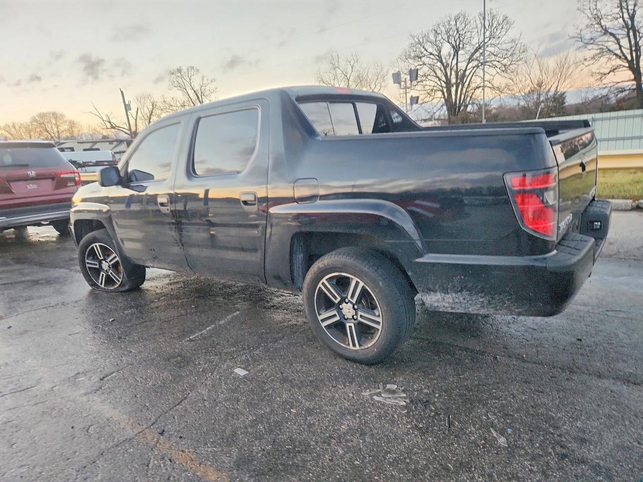 2013 HONDA RIDGELINE SPORT photo 2