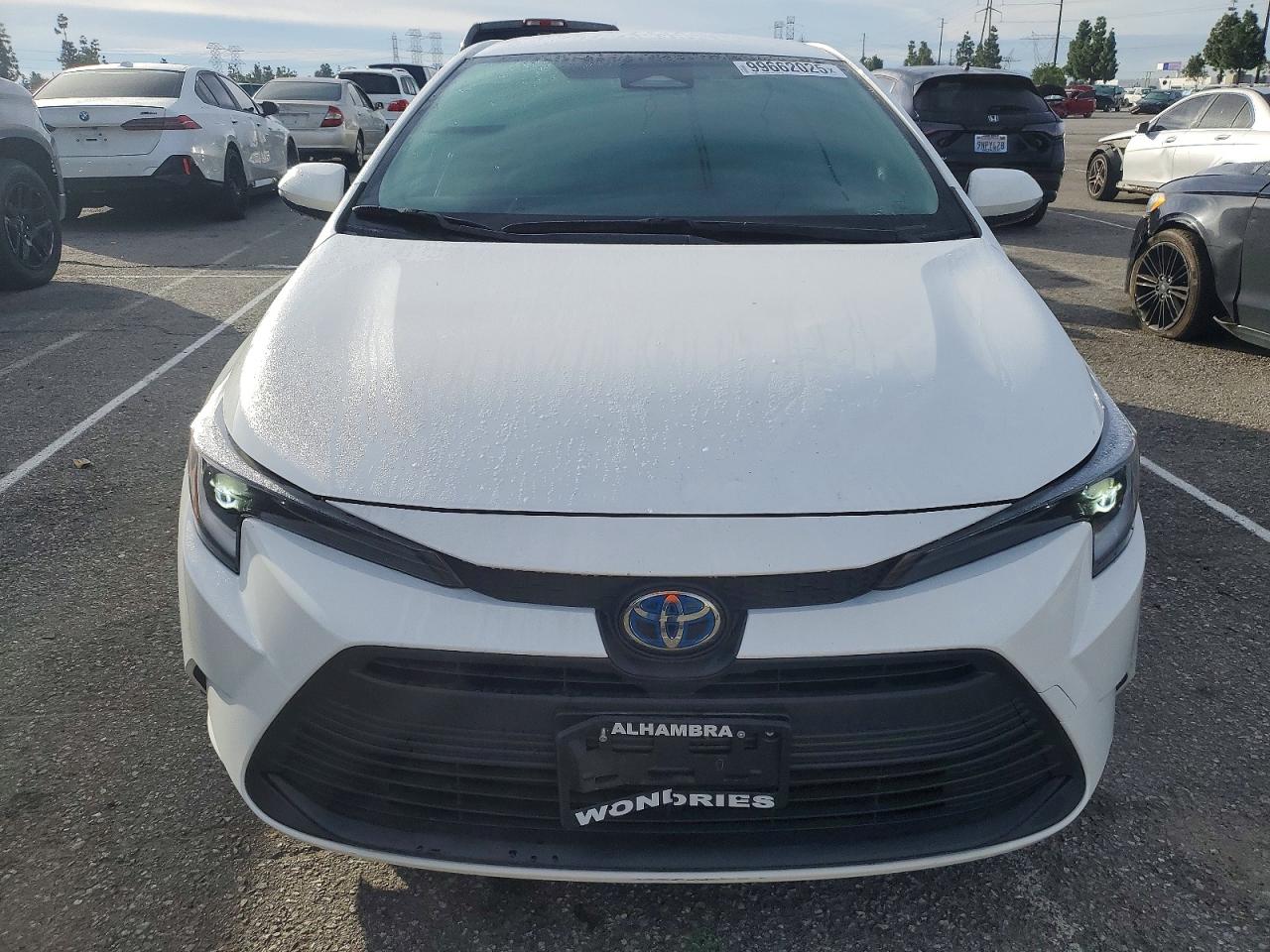 2025 TOYOTA COROLLA LE photo 5