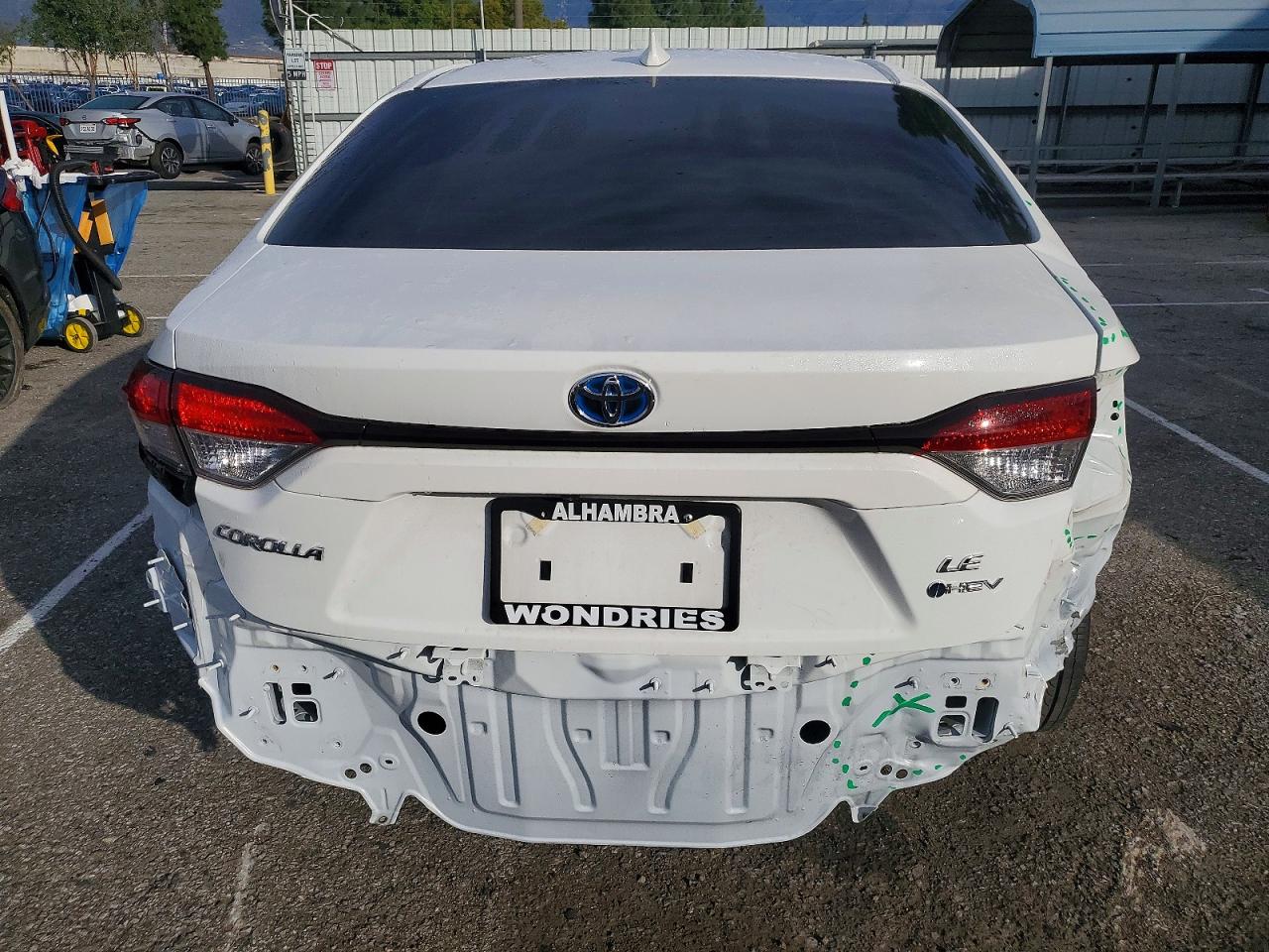 2025 TOYOTA COROLLA LE photo 6