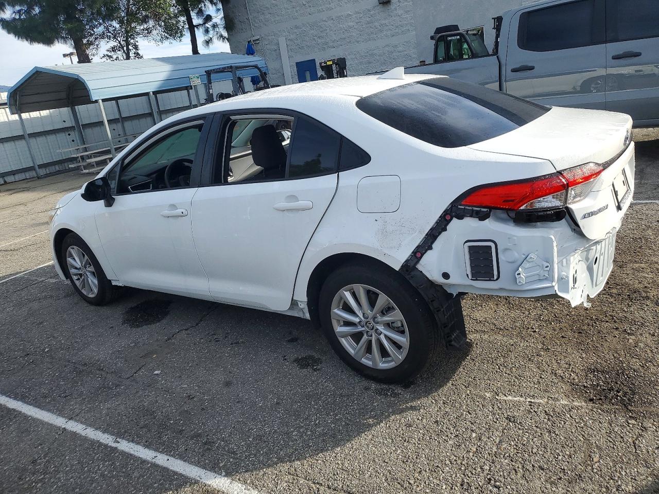 2025 TOYOTA COROLLA LE photo 2