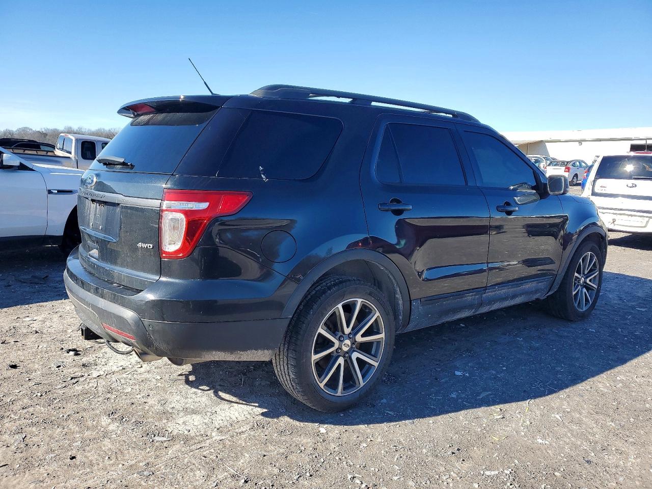 2015 FORD EXPLORER XLT photo 3