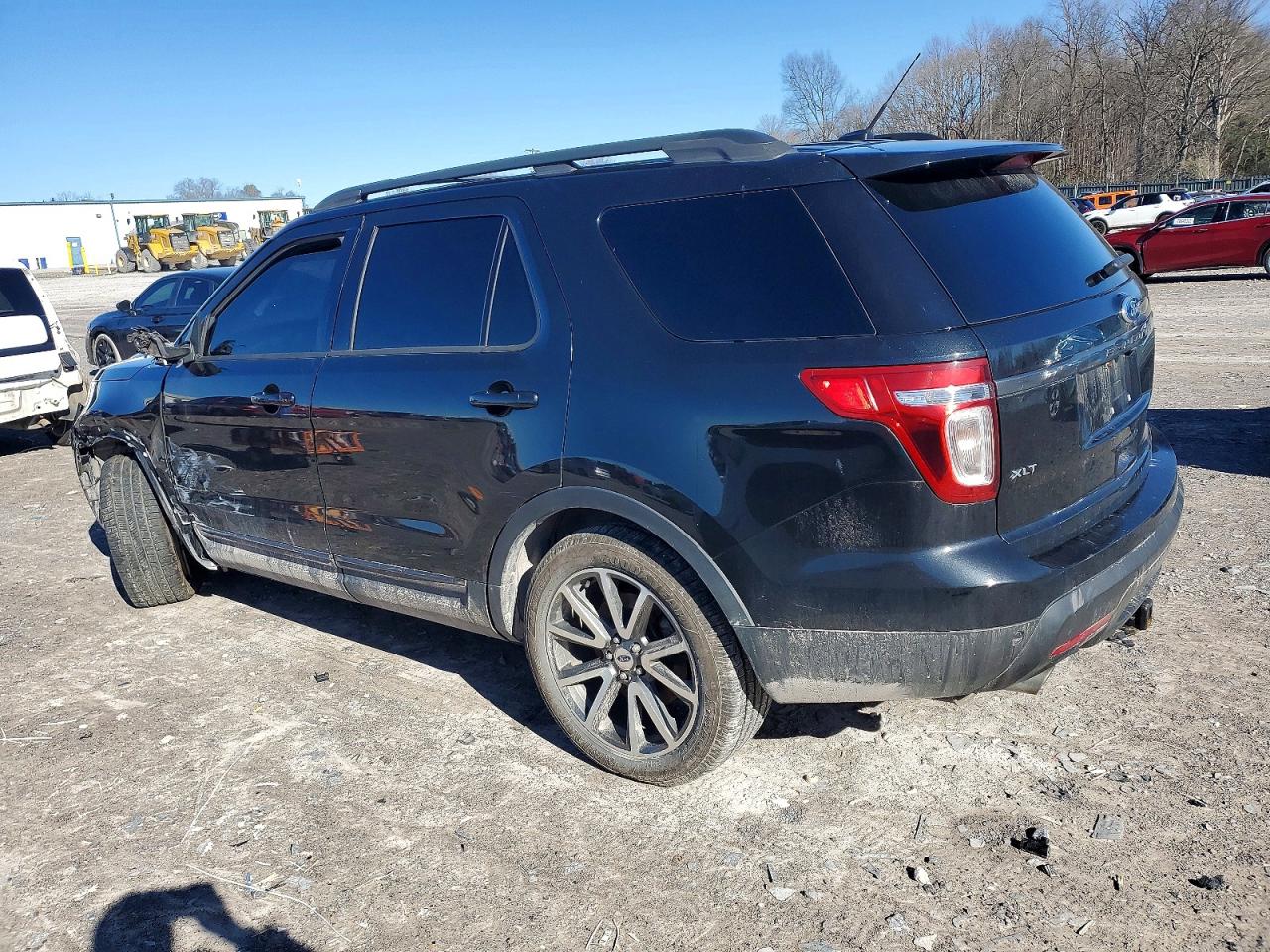 2015 FORD EXPLORER XLT photo 2