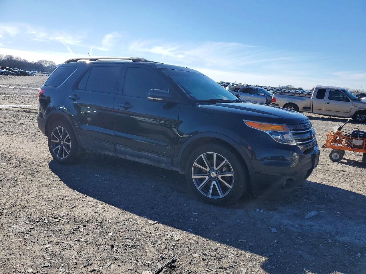 2015 FORD EXPLORER XLT photo 4