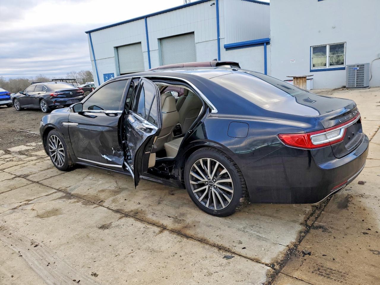 2017 LINCOLN CONTINENTAL SELECT photo 3