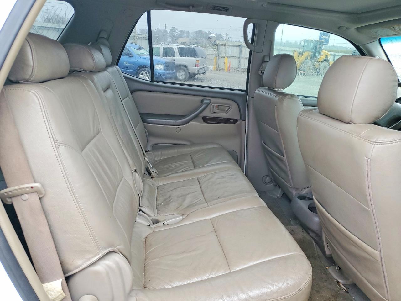 2005 TOYOTA SEQUOIA SR5 photo 11