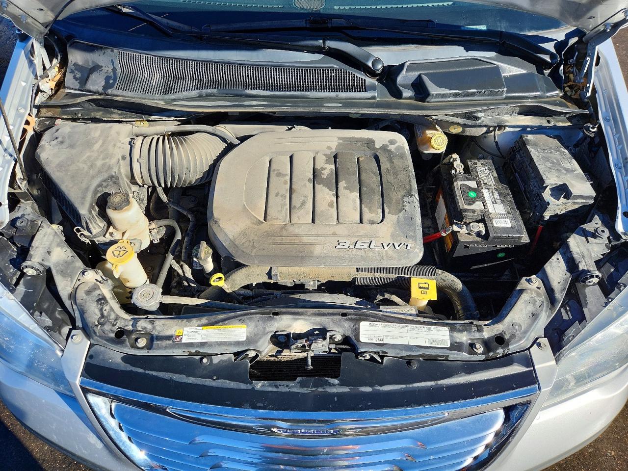 2011 CHRYSLER TOWN & COUNTRY TOURING L photo 12