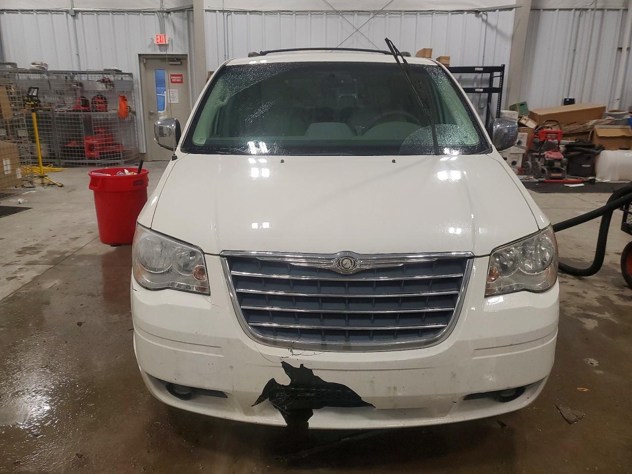 2008 CHRYSLER TOWN & COUNTRY TOURING photo 5
