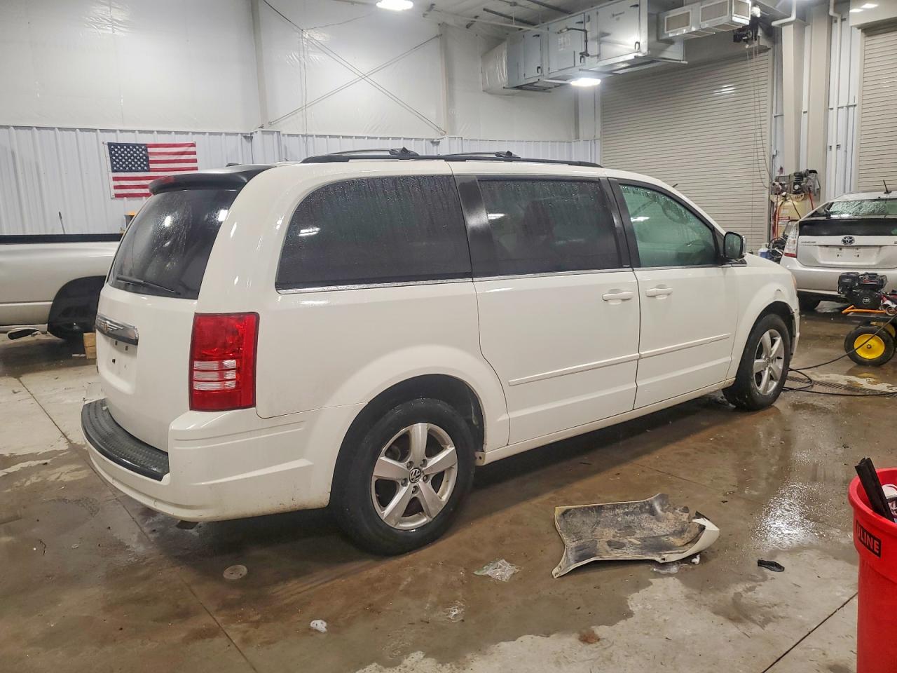 2008 CHRYSLER TOWN & COUNTRY TOURING photo 3