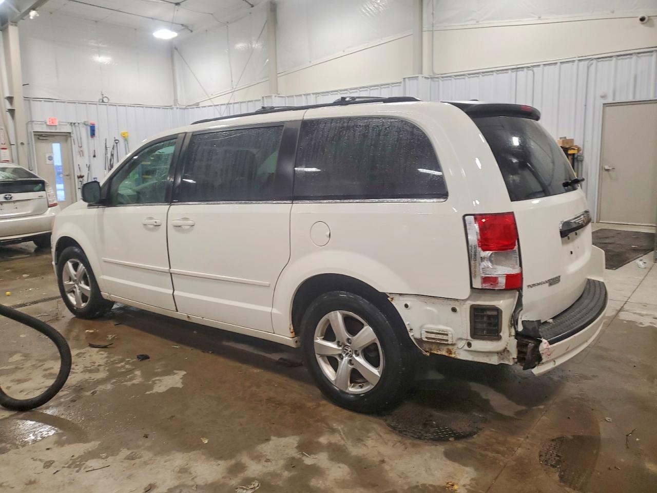 2008 CHRYSLER TOWN & COUNTRY TOURING photo 2