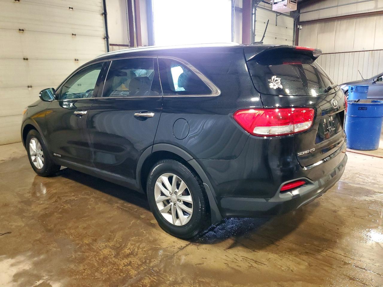 2017 KIA SORENTO LX photo 2