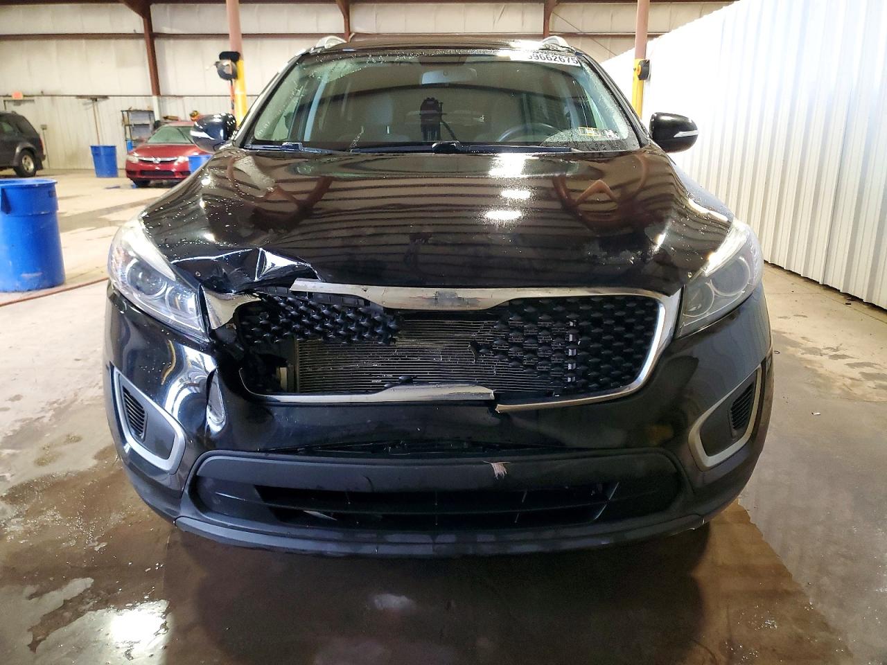 2017 KIA SORENTO LX photo 5