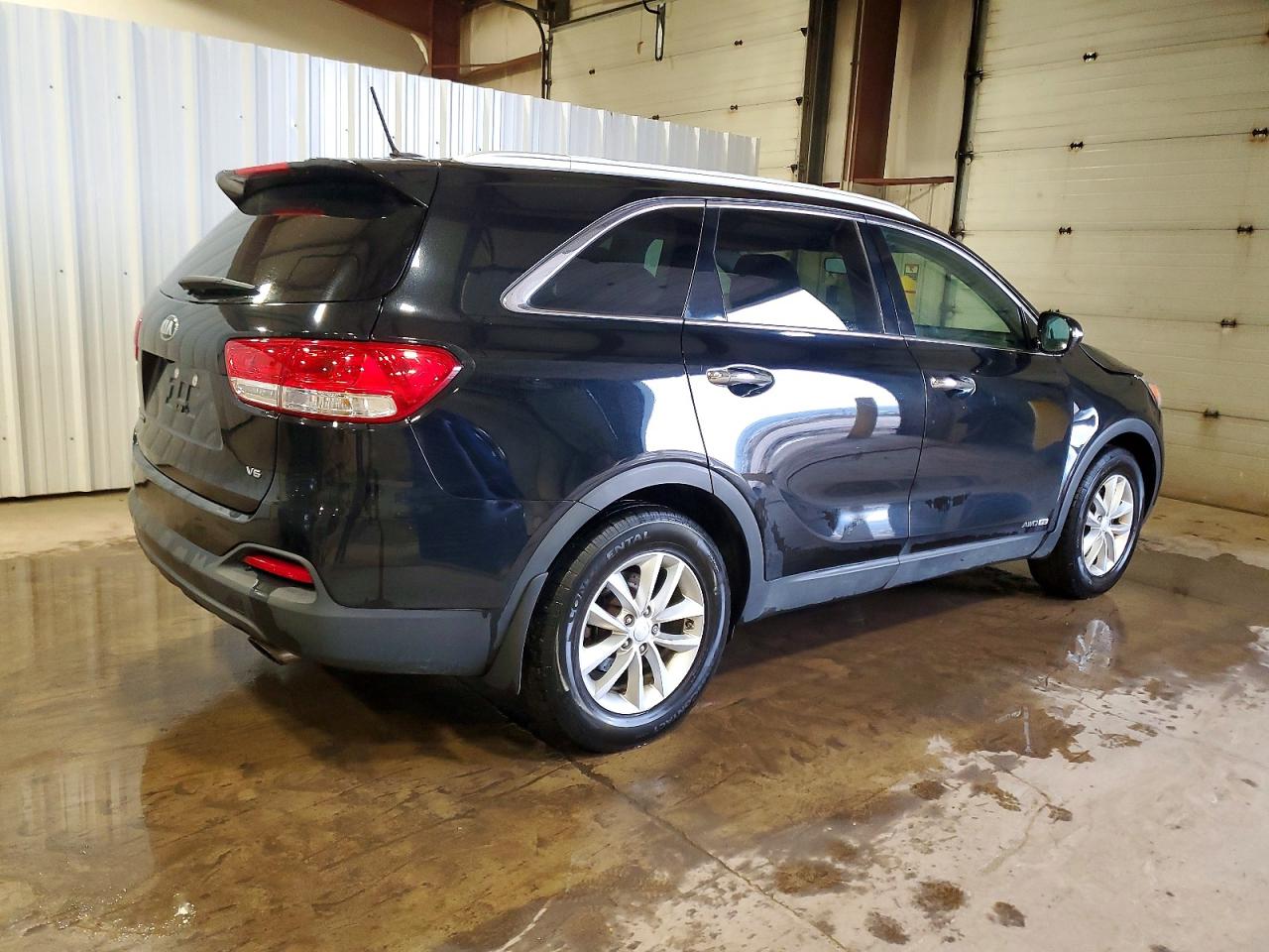 2017 KIA SORENTO LX photo 3