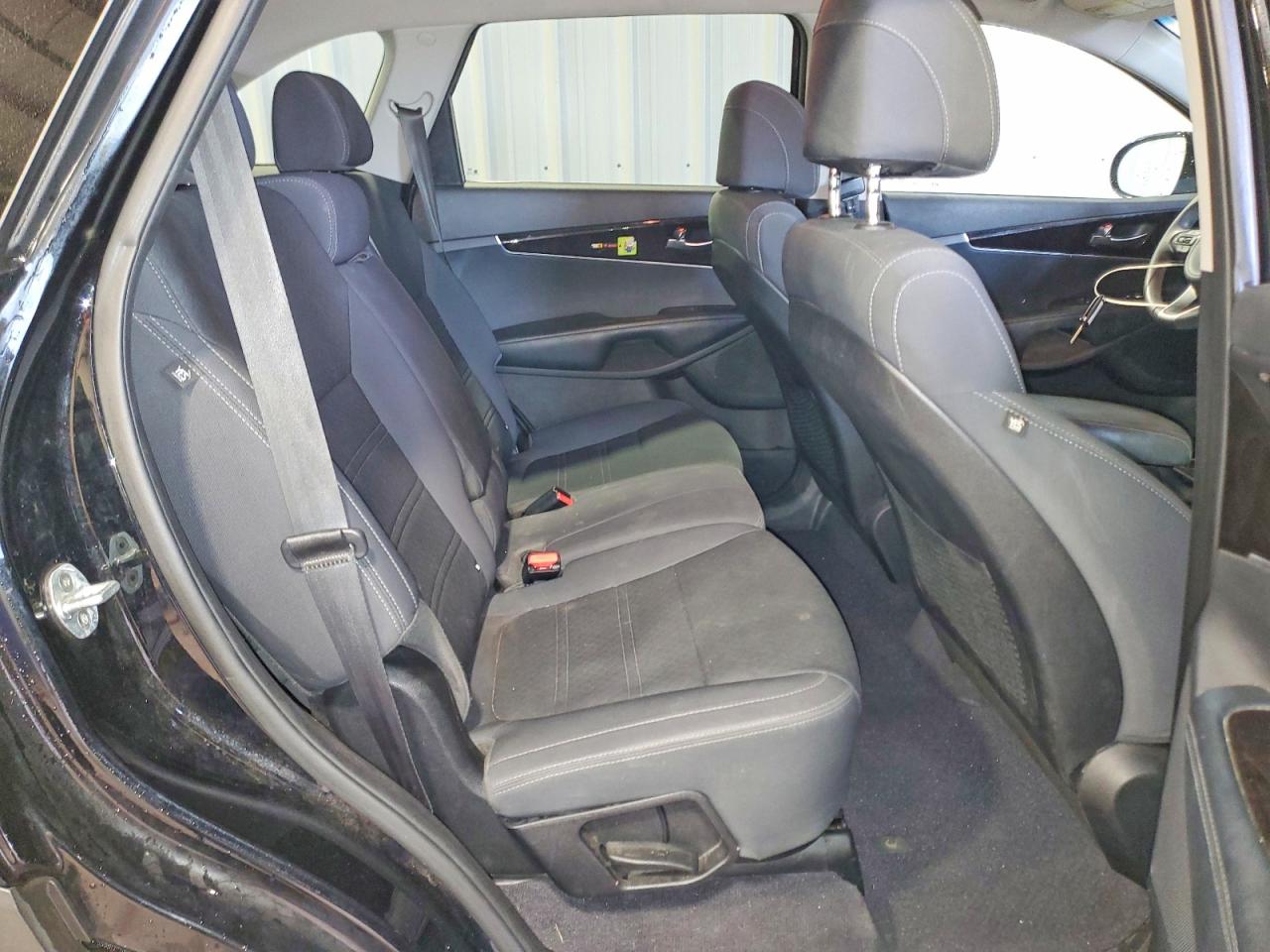 2017 KIA SORENTO LX photo 10