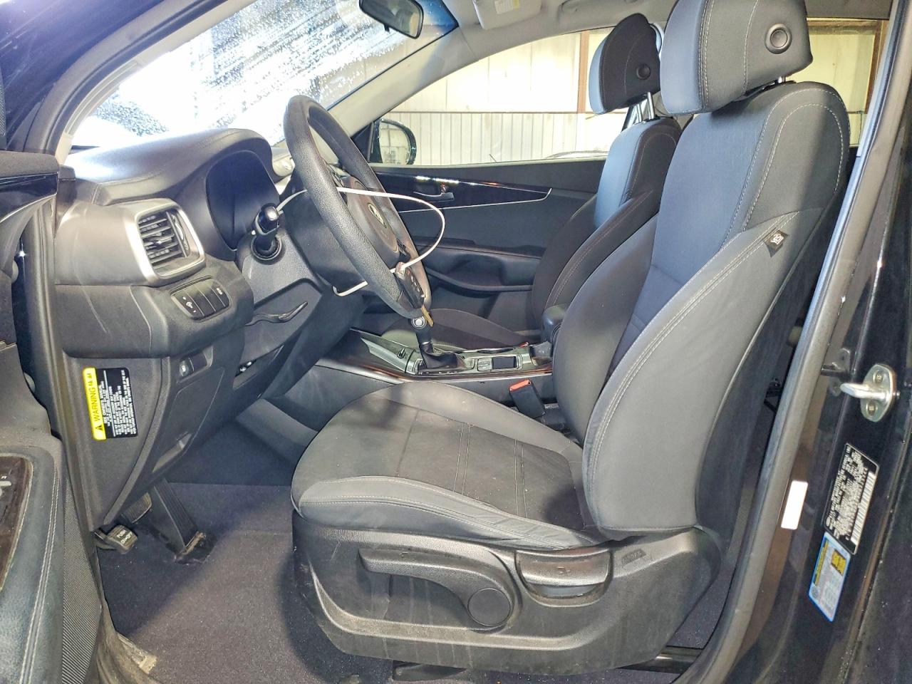 2017 KIA SORENTO LX photo 7