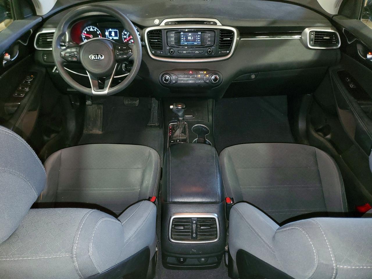 2017 KIA SORENTO LX photo 8