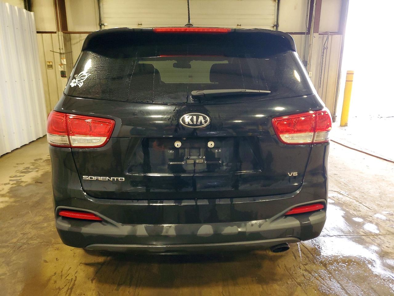 2017 KIA SORENTO LX photo 6