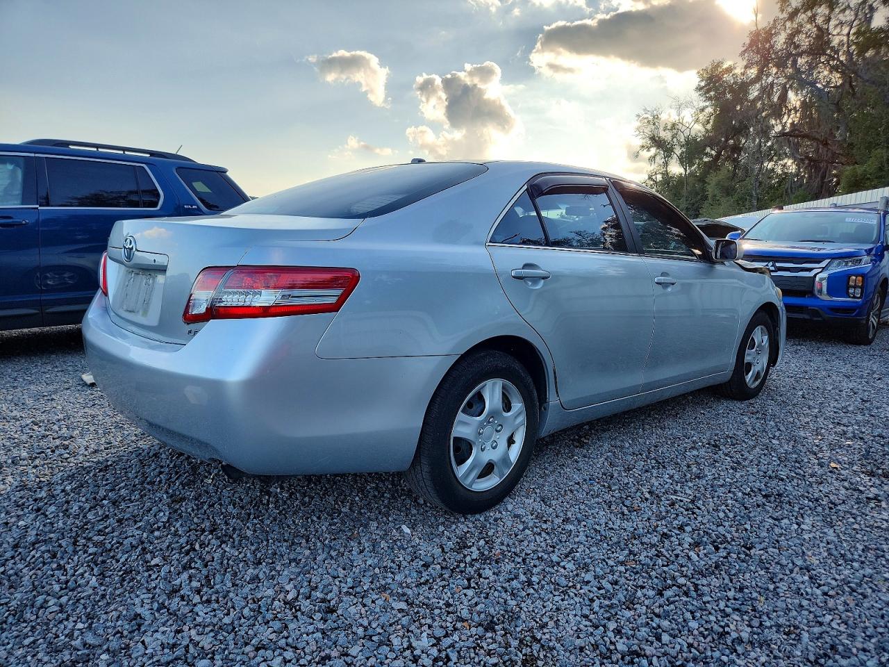 2010 TOYOTA CAMRY BASE photo 3