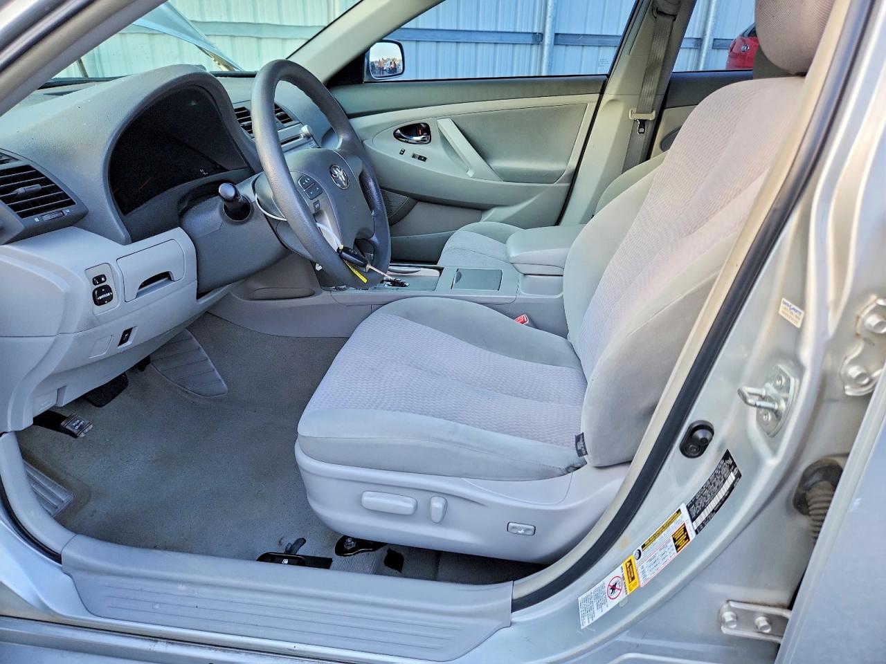 2010 TOYOTA CAMRY BASE photo 7