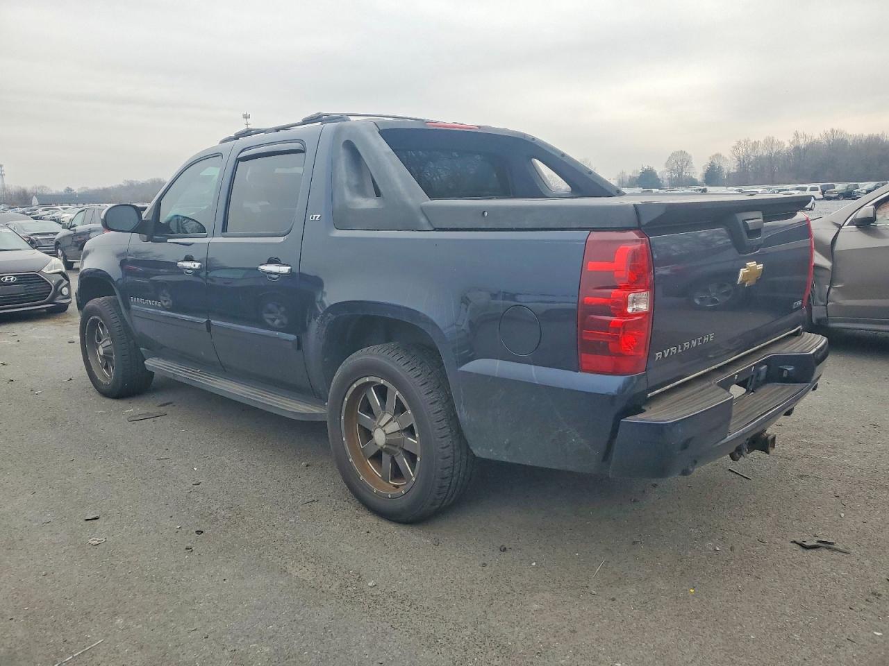 2007 CHEVROLET AVALANCHE K1500 photo 2