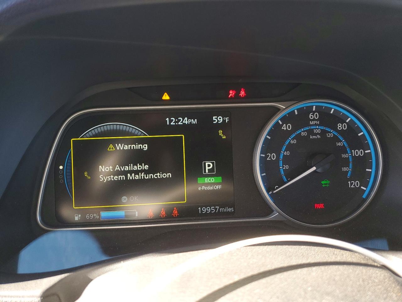 2022 NISSAN LEAF SL PLUS photo 9